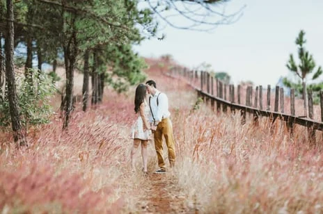 What to Wear for Engagement Photos: Styling Tips for Every Couple